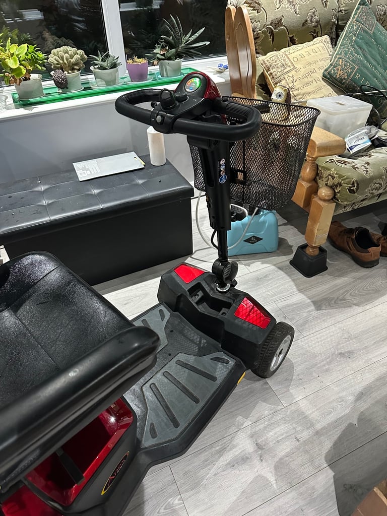 Apex Rapid Mobility Scooter in great condition With New Batteries