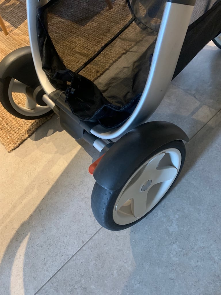  stokke transport system complete with carrycot and adjustable stroller seat black with spot trim