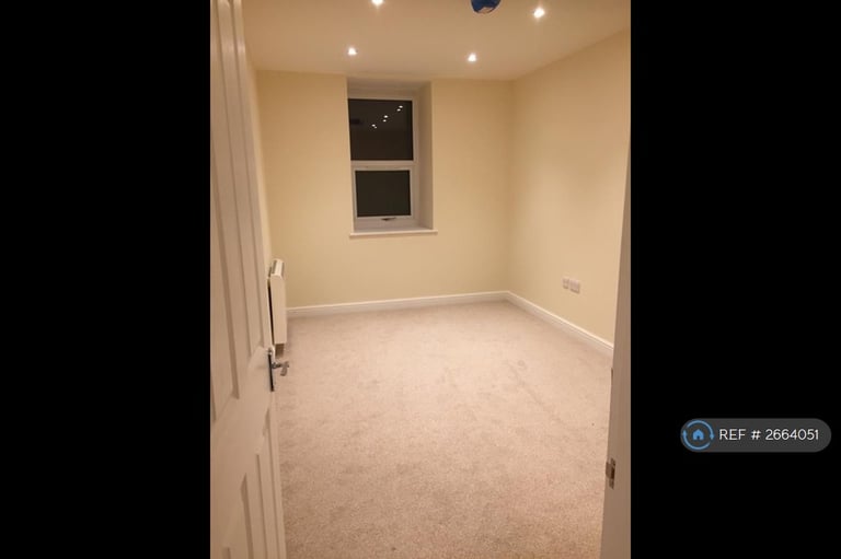 2 bedroom flat in The Lofts, Macclesfield, SK11 (2 bed) (#2664051)