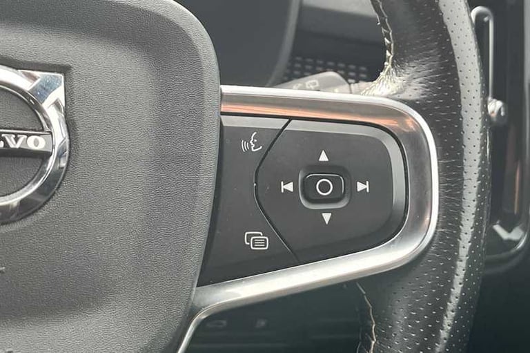 2020 Volvo XC40 1.5h T5 Twin Engine Recharge 10.7kWh R-Design Pro SUV 5dr Petrol Plug-in Hy SUV H...