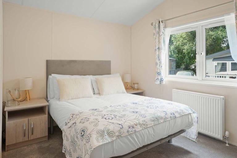 BRAND NEW STATIC LODGE FOR SALE ON BROADLAND SANDS HOLIDAY PARK 