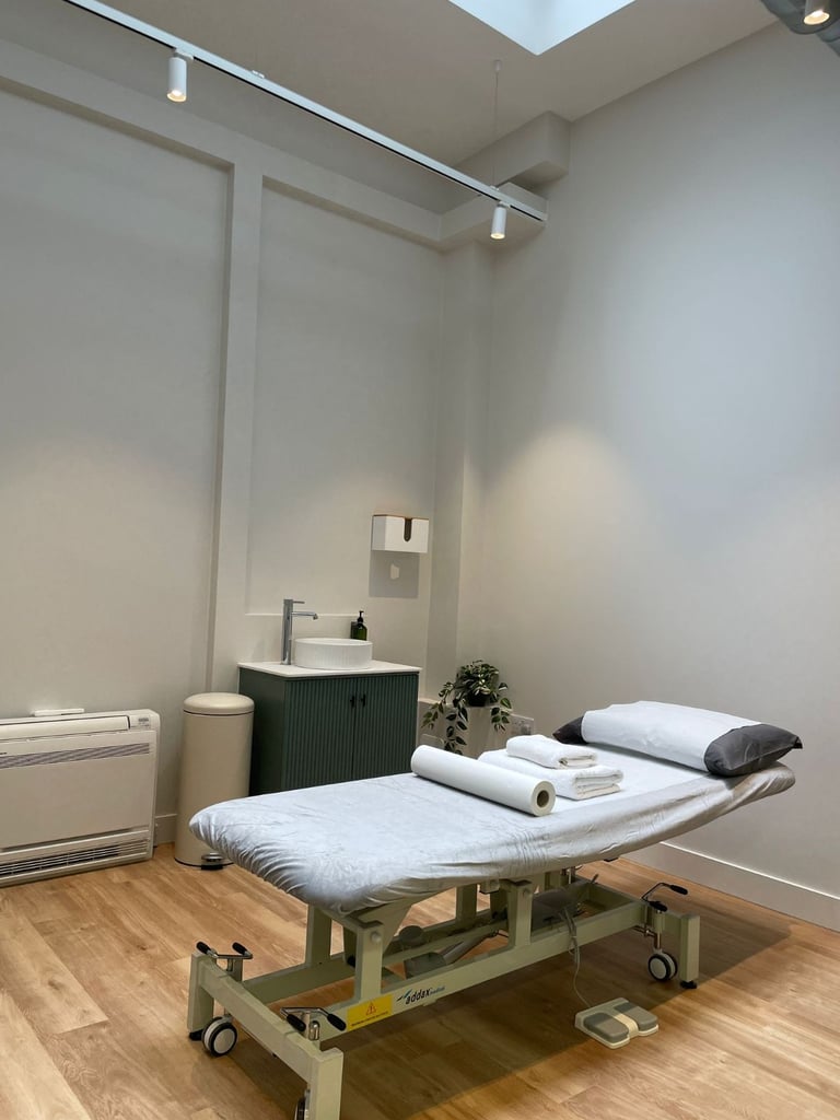 Treatment Rooms to rent from £15/hr – Light Centre Old Street (Old Street Station)