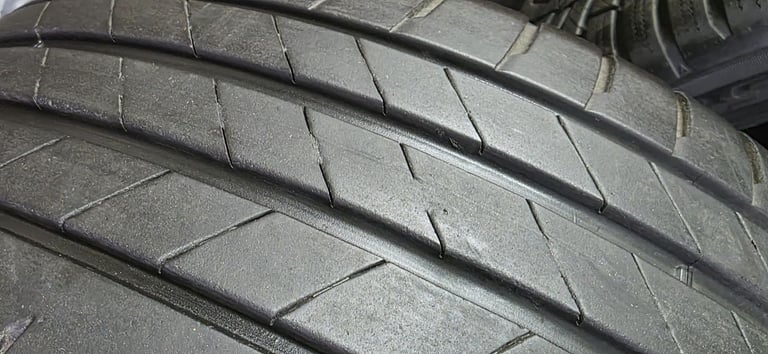225 45 18   2 x tyres Bridgestone Turanza TOO5 MO