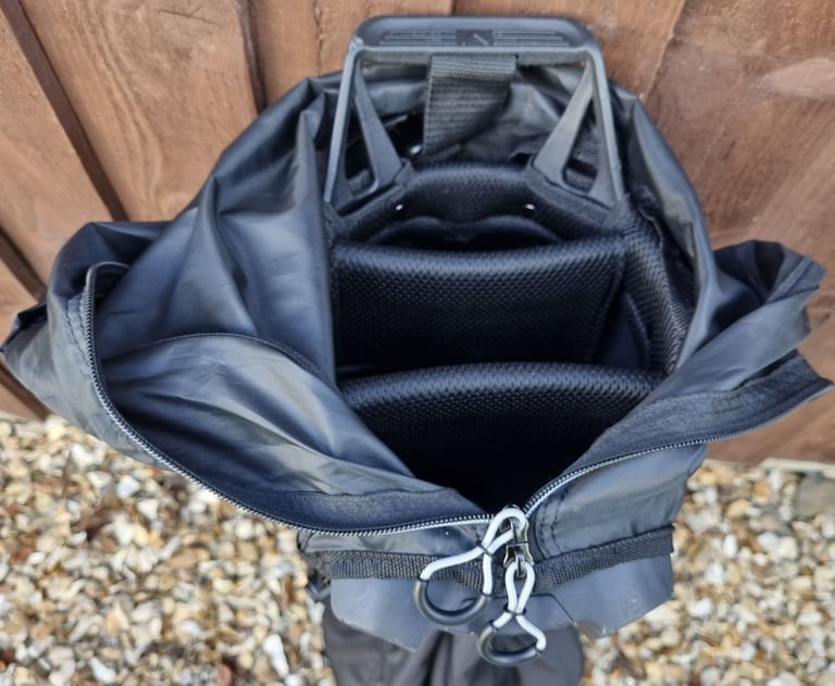 CALLAWAY stand-bag - Hyper-Lite model - used 3x - cost £129 - NEW condition - BARGAIN