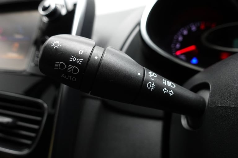 2017 Renault Clio 1.2 16V Dynamique Nav Hatchback 5dr Petrol Manual Euro 6 (75 ps) Hatchback Petr...