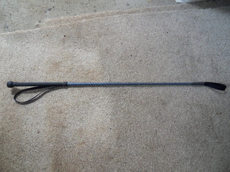 Horse Riding Crops * 2