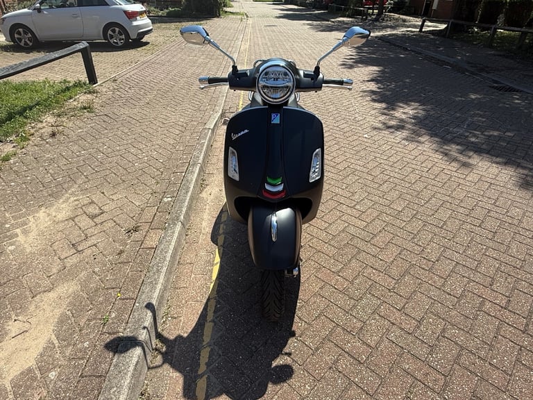 2024 Vespa GTS 125 Supertech - 74 Plate - 190 miles from new