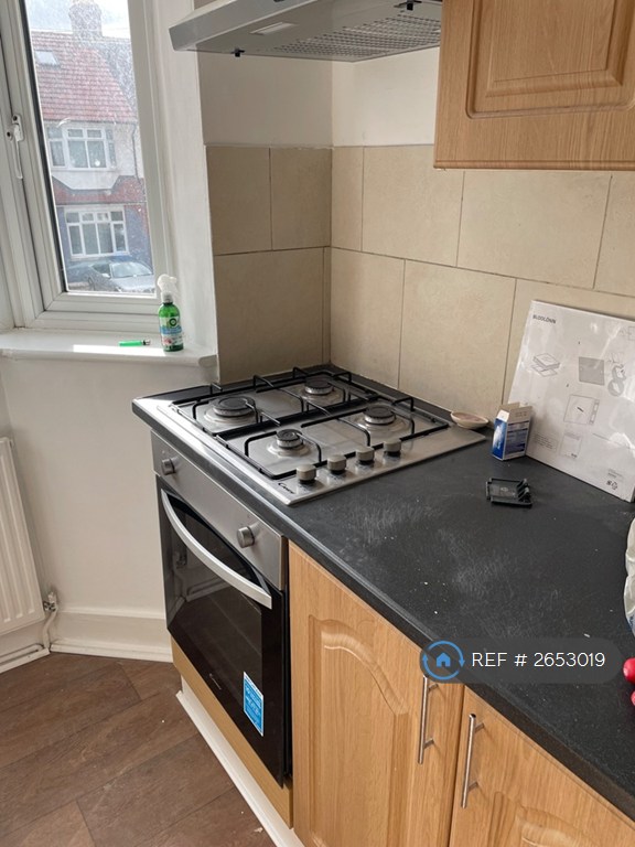 1 bedroom in Hereward Gardens, London, N13 (#2653019)