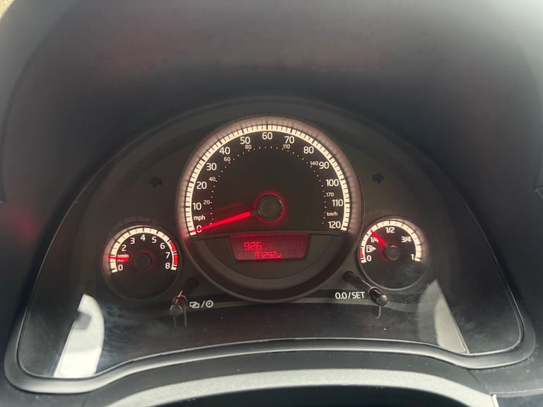 Volkswagen, UP, Hatchback, 2013, Manual, 999 (cc), 3 doors
