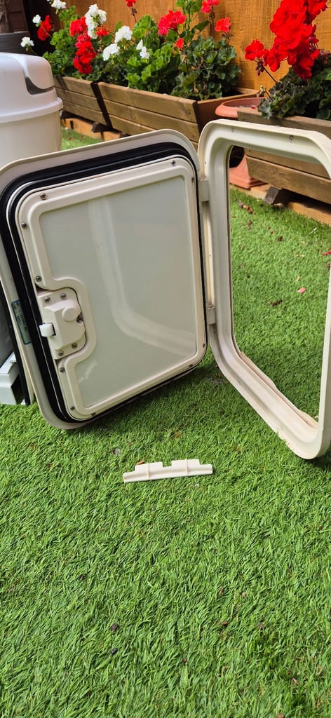 THETFORD C200CS swivel toilet with 12V flush for camper caravan motorhome boat.