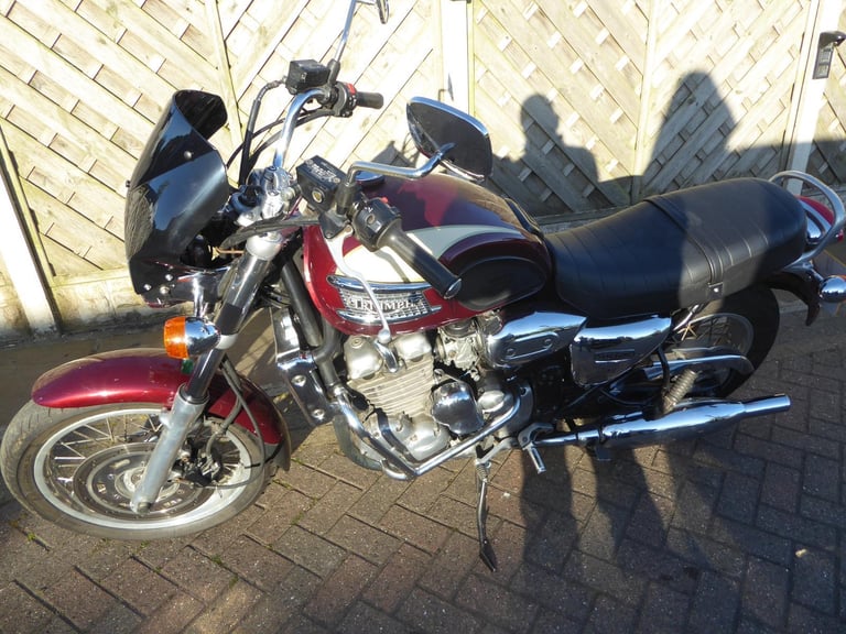TRIUMPH THUNDERBIRD 900 N REG OWNERS AND SERVICE BOOK VERY CLEAN BIKE