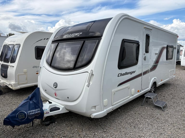 SWIFT CHALLENGER 540 - FIXED BED CARAVAN WITH CORNER WASHROOM & MOTORMOVER
