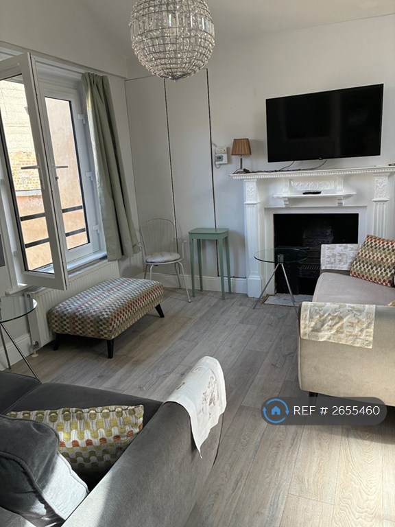 3 bedroom flat in Kent Place, Ramsgate, CT11 (3 bed) (#2655460)