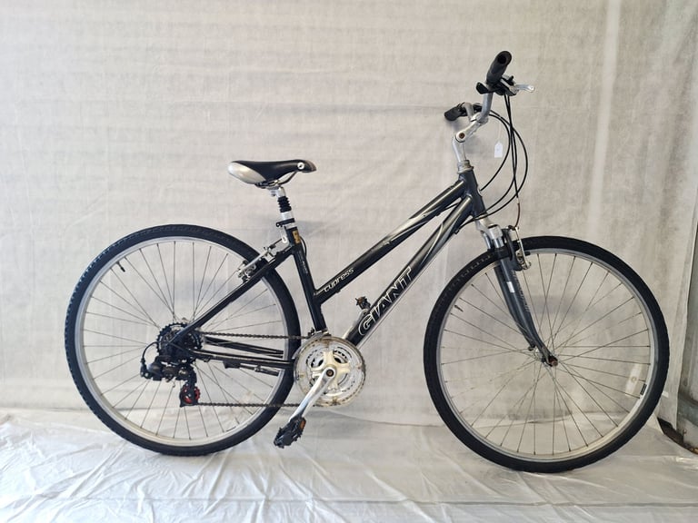 v  🚲🚲 GIANT CYPRESS Hybrid  Bike 24 Speed S Frame Serviced Suspension Lightweight Warranty 