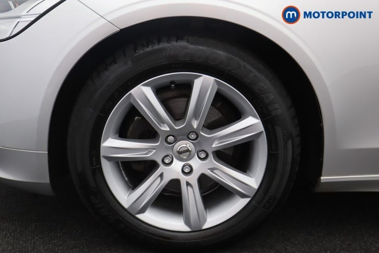 2019 Volvo S90 2.0 D4 Momentum 4dr Geartronic Saloon Diesel Automatic