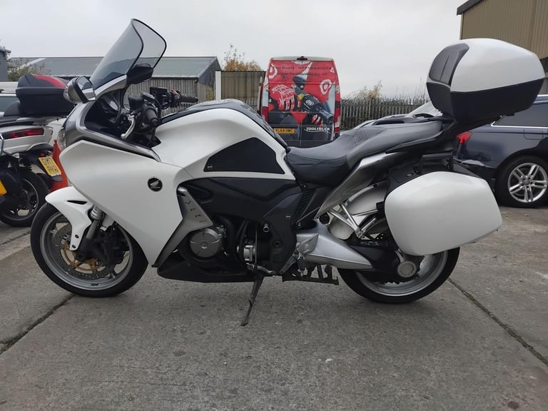 2011 11 HONDA VFR 1200 F-A WHITE VFR1200F FULL LUGGAGE SPORTS TOURER NEW MOT