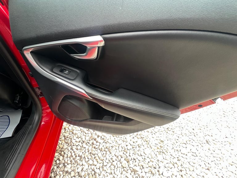 VOLVO V40 1.5 R-Design T3 Red Auto Petrol 2016