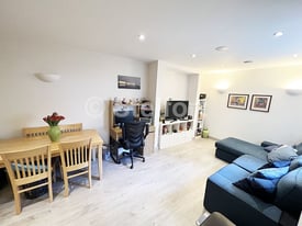 1 bedroom flat in Heath Road, Twickenham TW1