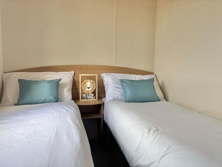 CHEAP STATIC CARAVAN FOR SALE IN LOWESTOFT - 11.5 MONTH OWNER SEASON!