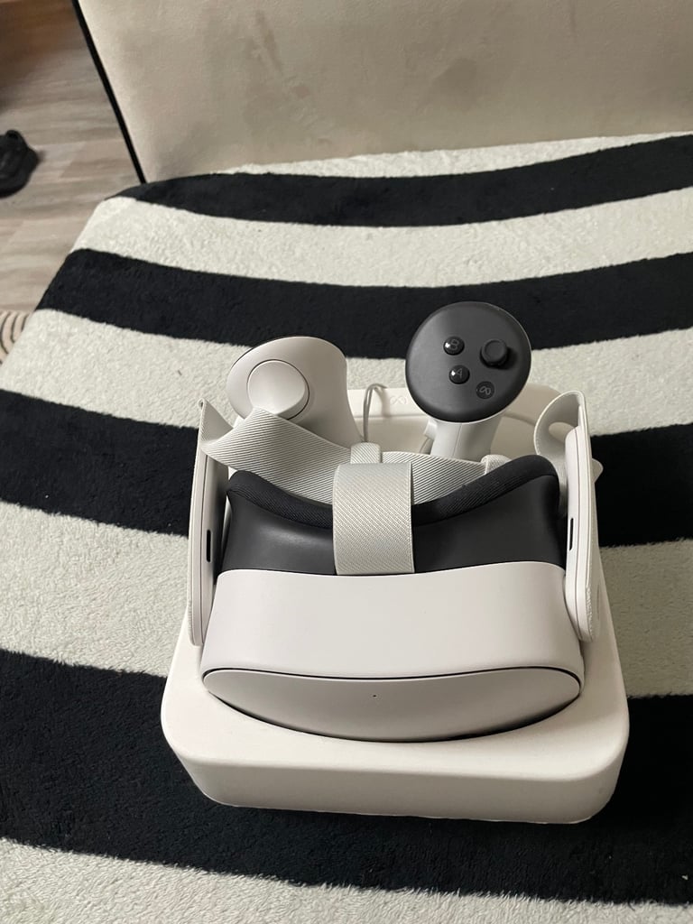 image for Vr headset oculus quest 128 gb