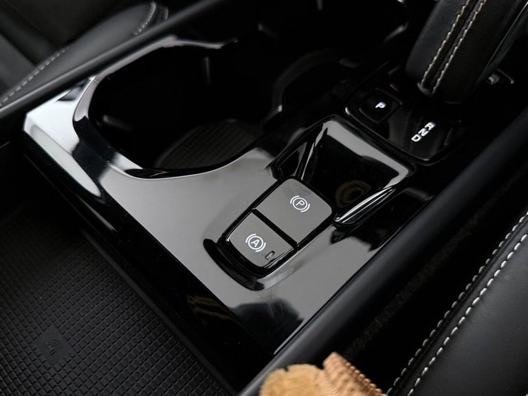 2021 Volvo XC40 1.5h T5 Twin Engine Recharge 10.7kWh R-Design Auto Euro 6 (s/s) 5dr ESTATE PETROL...