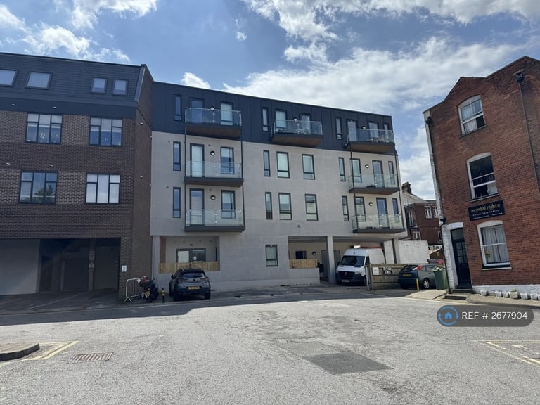 2 bedroom flat in London Street, Basingstoke, RG21 (2 bed) (#2677904)