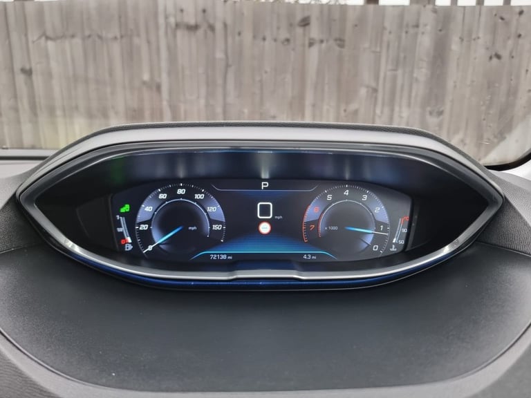 2017 Peugeot 3008 1.2 PureTech Allure SUV 5dr Petrol EAT Euro 6 (s/s) (130 ps) HATCHBACK Petrol A...