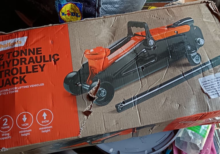 Halfords car jack used once 