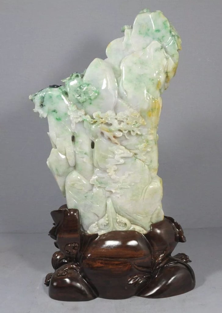 Large Well Carved Chinese Jadeite Kwan-Yin