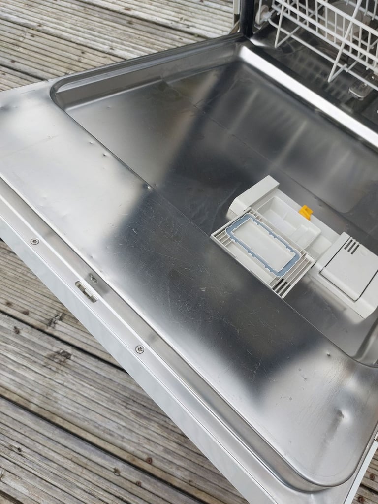 Miele dishwasher G4203 sc white full size