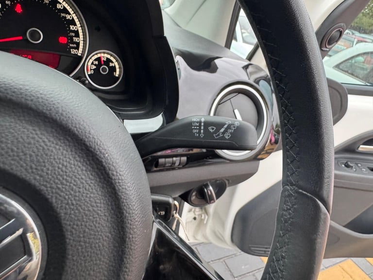  Volkswagen up! 1.0 High up! Euro 5 3dr Petrol Manual