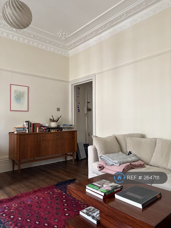 1 bedroom flat in Gwendwr Road, London, W14 (1 bed) (#2647111)