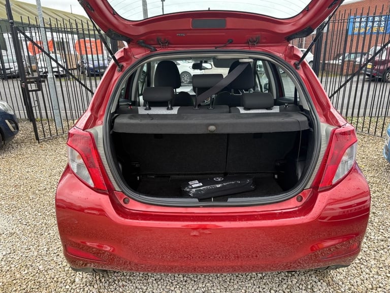 2012 Toyota Yaris 1.33 VVT-i T Spirit 5dr Multidrive S HATCHBACK PETROL Automatic