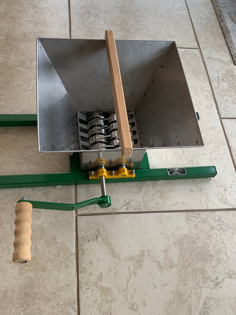 image for Vigo fruit crusher and 12L cast iron press