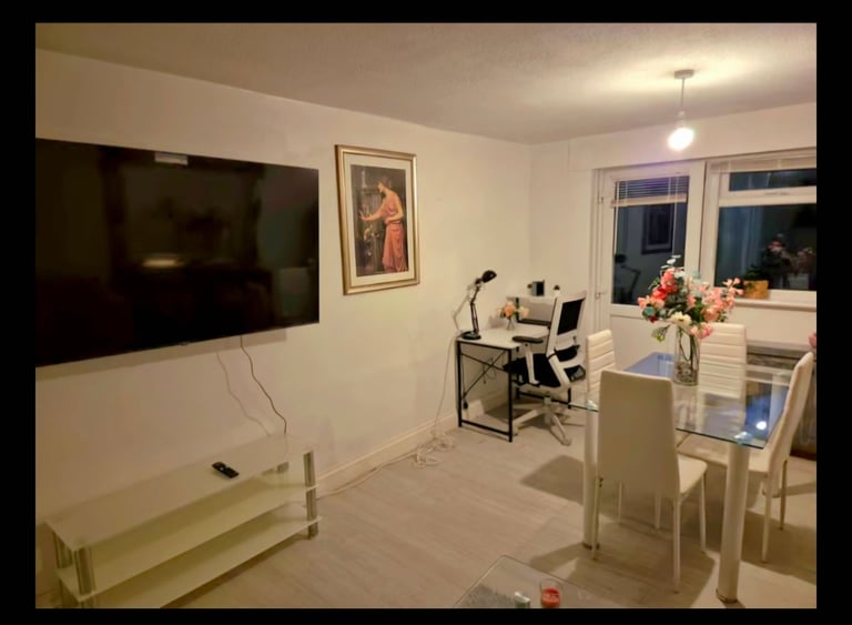 6 months - Lovely Fully Furnished 2- Large Bed Flat