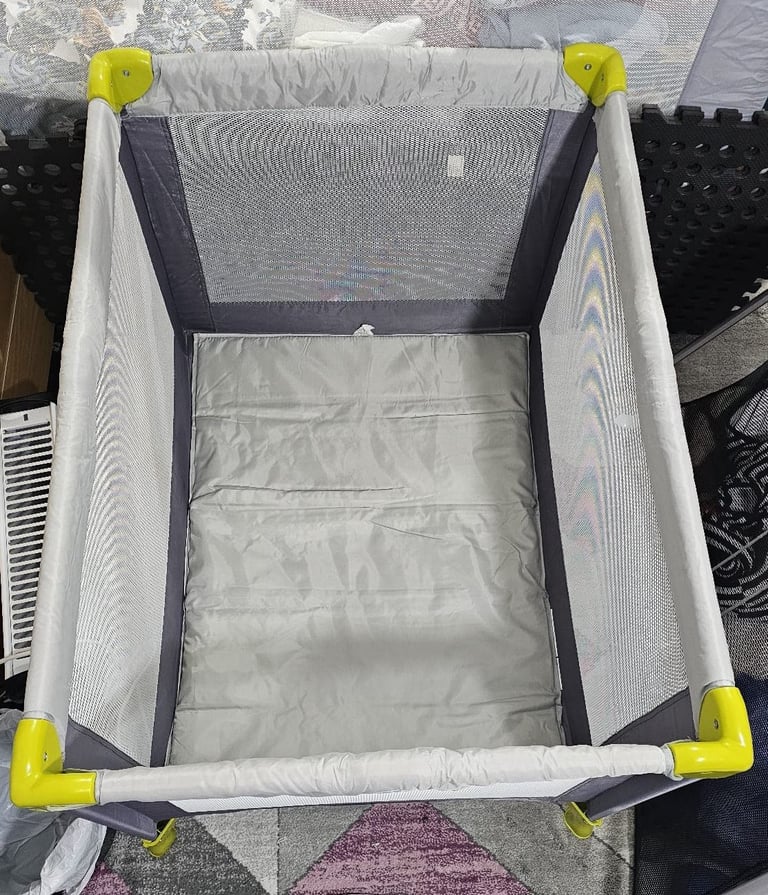 image for Play pen/ travel cot