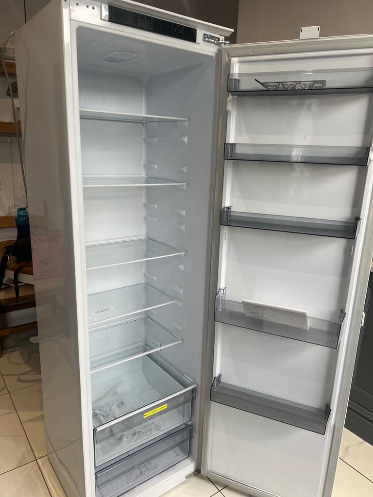 Lamona Large intergrated larder fridge