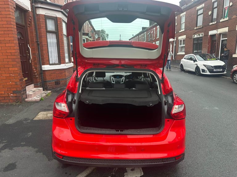 Ford, FOCUS, Hatchback, 2014, Manual, 998 (cc), 5 doors