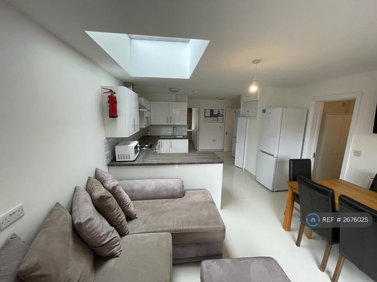 6 bedroom house in Cabell Road, Guildford, GU2 (6 bed) (#2676025)