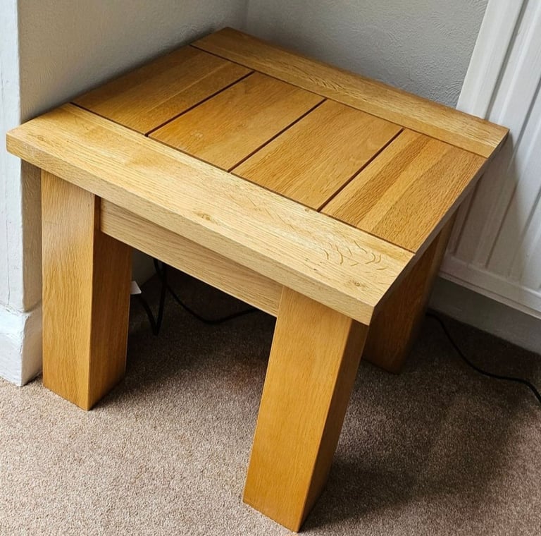 image for Oak Furnitureland 100% SOLID OAK WOOD Small Side Table - Quick Sale!