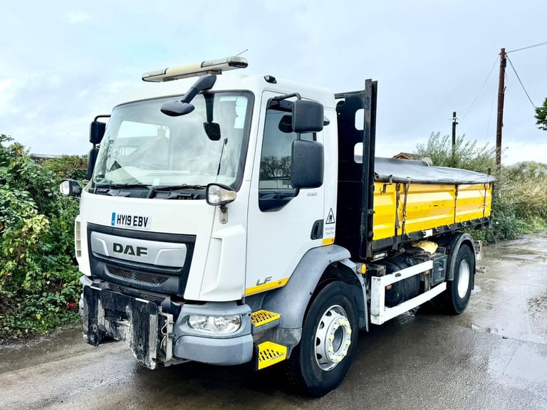 2019 DAF LF55.260 TIPPER TRIPLE TARMAC CHUTES 18 TON 3 SEAT 25,000 MILES EURO-6