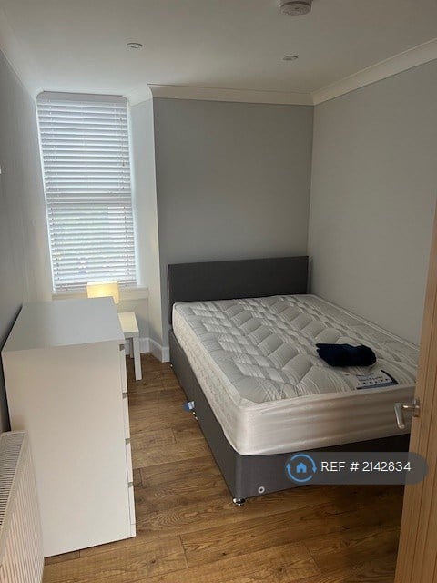 4 bedroom flat in George Street, Oban, PA34 (4 bed) (#2142834)