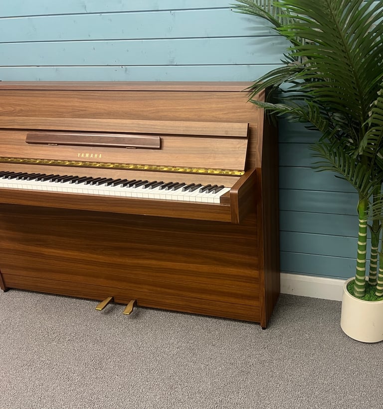 🎵🎹 STUNNING YAMAHA E108 **TUNED/SERVICED/WARRANTY AND FREE DELIVERY**🎹🎵