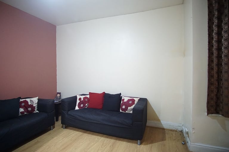 Impressive 5-bedroom semi-detached house available to rent in Harrow, HA1