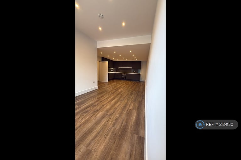 2 bedroom flat in Luton Road, Chatham, ME4 (2 bed) (#2124130)