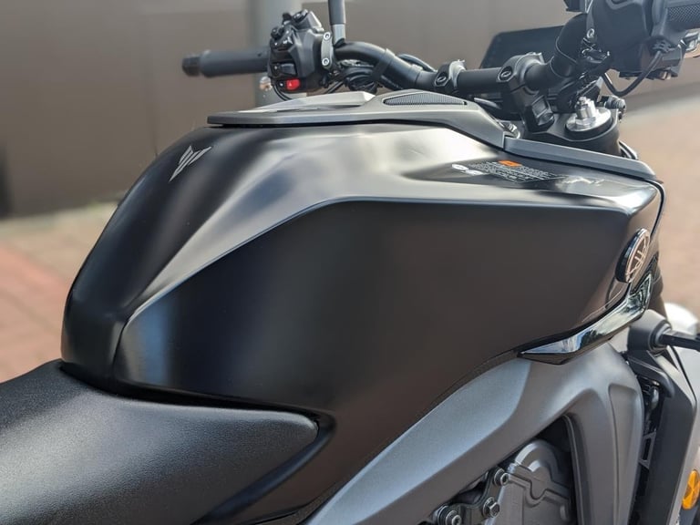 YAMAHA MT-09 2025 - AKRAPOVIC SYSTEM - EVOTECH EXTRAS - NEW REAR TYRE - HOTGRIPS