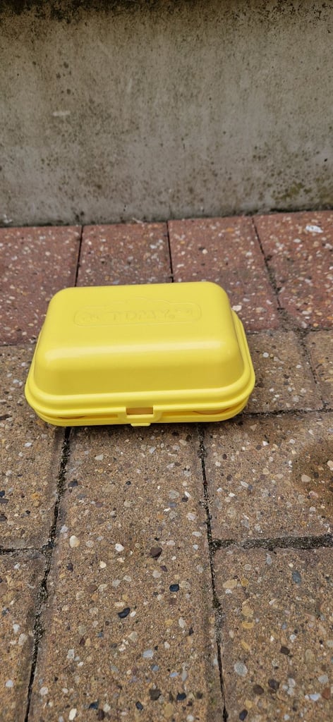  TOMY HIDE AND SQUEAK EGGS. EXCELLENT CONDITION.