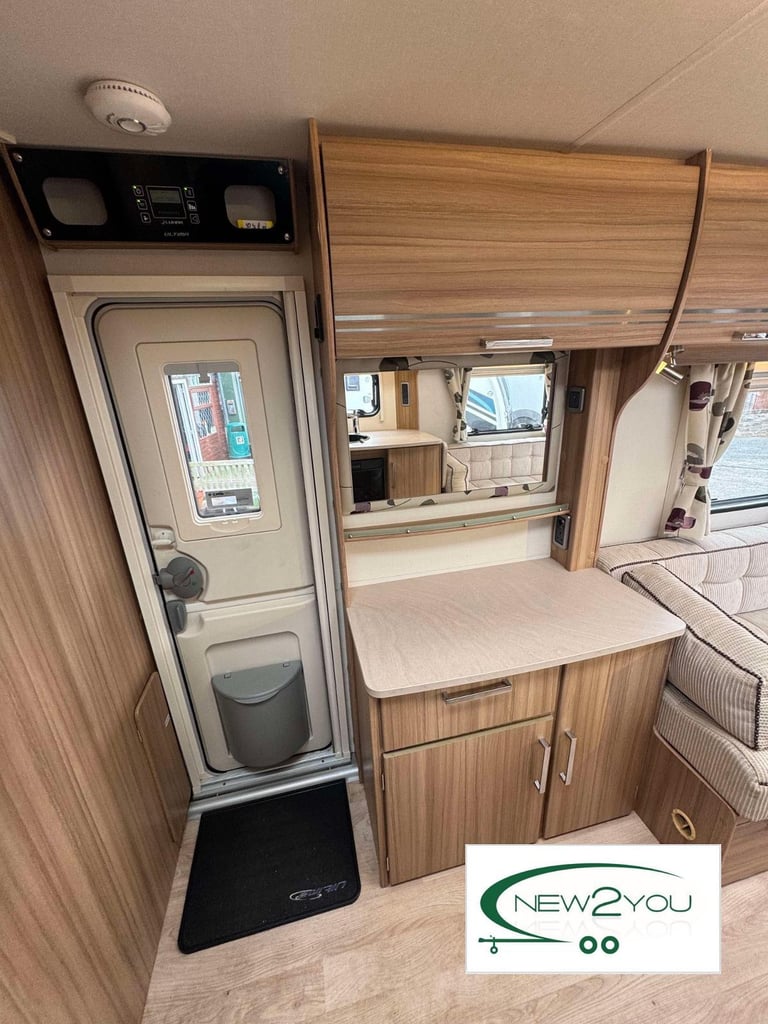 2015 Lunar ULTIMA 470 2 Berth Caravan - STOCK E110