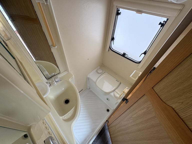 1998 Autohomes Wayfarer - 5 Berth - End Kitchen 