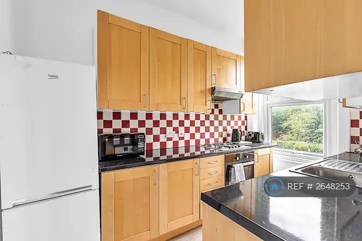 3 bedroom flat in The Vale, London, W3 (3 bed) (#2648253)